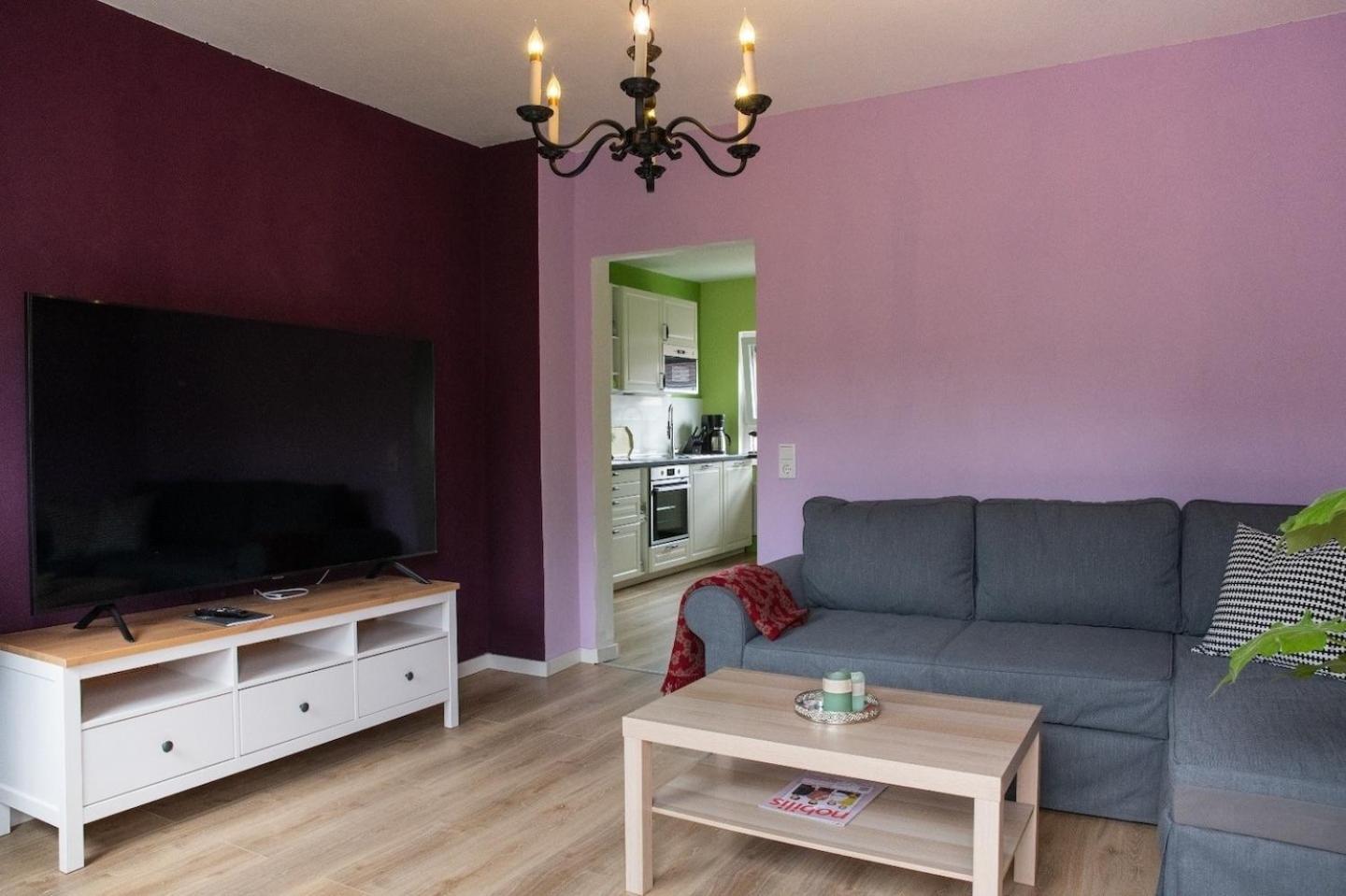 Farbenfrohe Ferienwohnung Детмольд Экстерьер фото